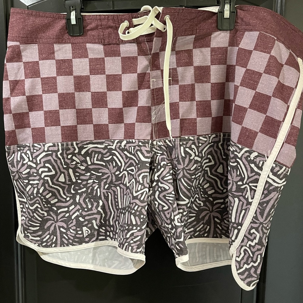 Quiksilver Dry Flight Technology Mens boardshorts size 40